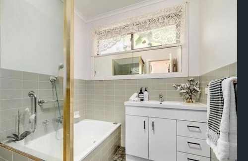 Kew Apartment | StayCentral - Kew Cottage with Study - 210 Cotham Road, Kew, VIC 3101
