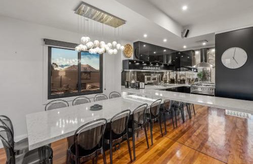 Moonee Ponds Apartment | StayCentral - Moonee Ponds Penthouse