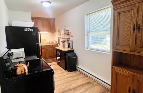 Kirksville Apartment | StayClose- 30+ days, pets, ground lvl, Queen apartment Rocky Court PINK
