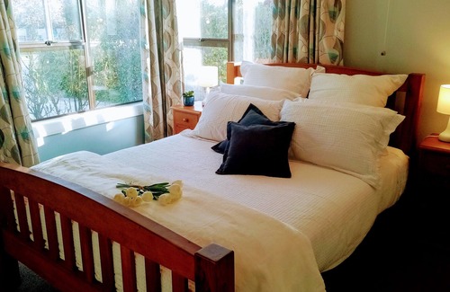 Geraldine House | StayGeraldine Hot tub at Pukeko Cottage