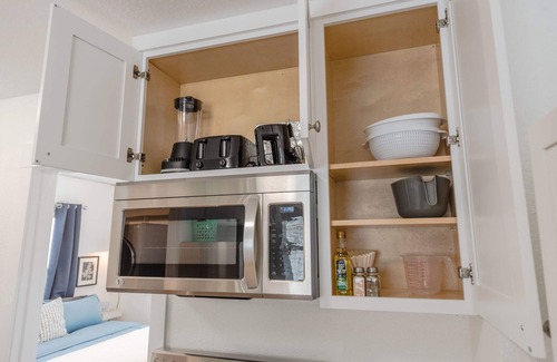 Coos Bay House | #StayinMyDistrict Coos Bay Goldfinch Cottage