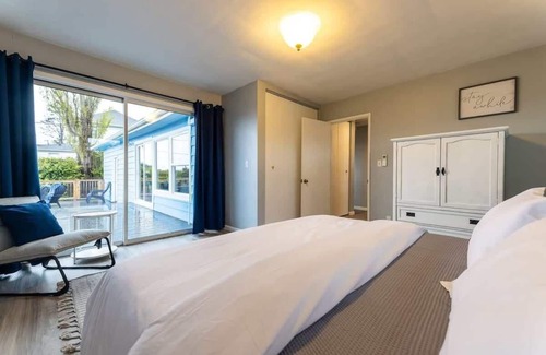 Garibaldi House | #StayinMyDistrict Garibaldi Gorgeous Bay Views