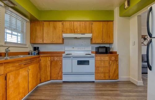 Coos Bay Apartment | #StayinMyDistrict Historic Apartment Near Downtown