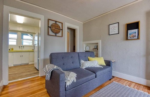 Coos Bay Apartment | #StayinMyDistrict Historic Heritage Walk to Bay