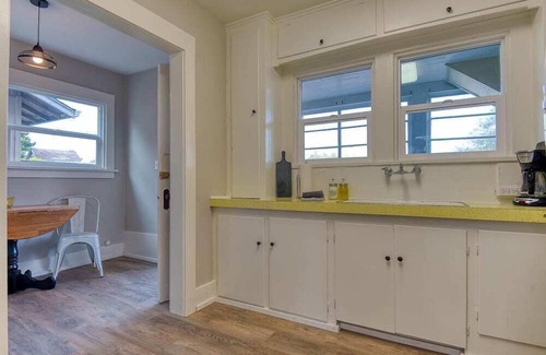 Coos Bay Apartment | #StayinMyDistrict Historic Heritage Walk to Bay