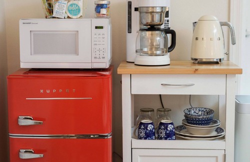 Sellwood-Moreland House | #StayinMyDistrict Sellwood Coco Rose Retreat