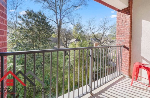 Myers Park Condo | StaysByWalker 2BR in Myers Park! King Bed + Gym