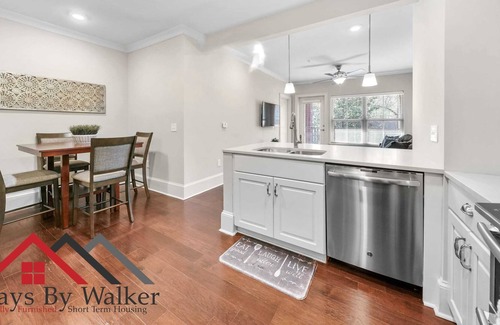 Myers Park Condo | StaysByWalker 2BR in Myers Park! King Bed + Gym
