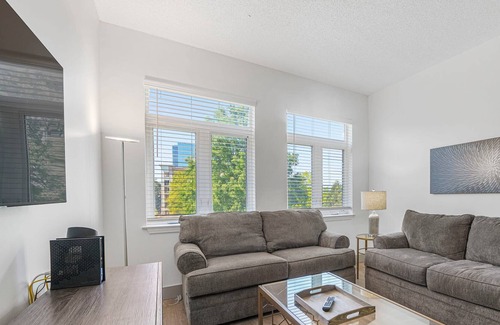 Charlotte Center City Condo | StaysByWalker Uptown 6BR w/King Beds! Gym/Parking