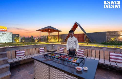 Hingana Villa | StayVista at Manbhav Farms with Pool, Lawn, Jacuzzi