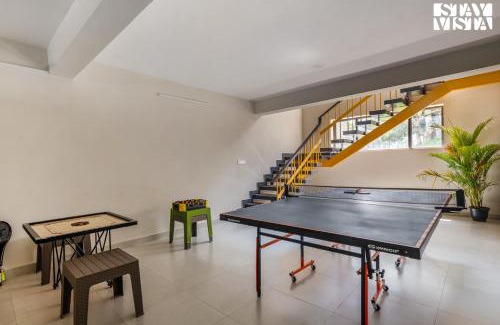 Wellington Villa | StayVista at Villa Aruvi with Bonfire, Lawn