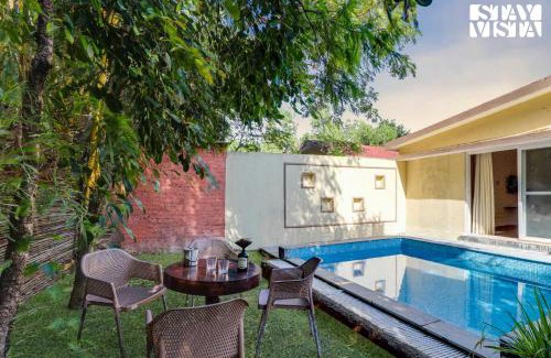 Mocha Villa | StayVista's Bhils Kabeela - Kanha - Outdoor Pool, Games Room & Kids Zone