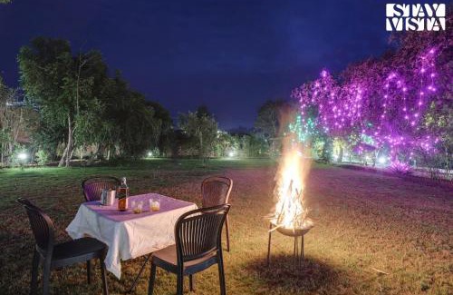 Mocha Villa | StayVista's Bhils Kabeela - Kanha - Outdoor Pool, Games Room & Kids Zone