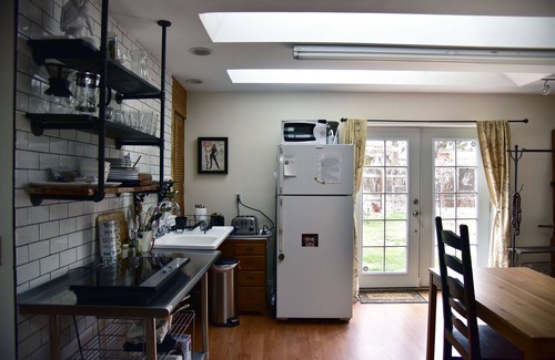 Highland Cottage | Steampunk Art Studio -Carriage House:Hot Tub, Firepit, yard, walkable, Near LODO