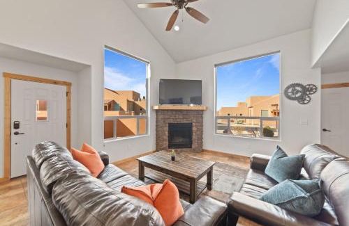 Moab South Valley House | Steel Bender Villa