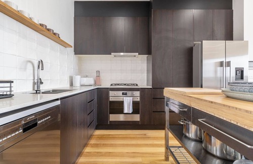 Northcote Apartment | Steel Panorama Industrial Chic off High Street