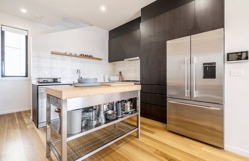 Northcote Apartment | Steel Panorama Industrial Chic off High Street