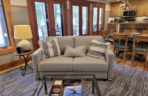 Mazama House | Steelhead Lodge in Mazama-Close to ski trails at the base of the North Cascades!