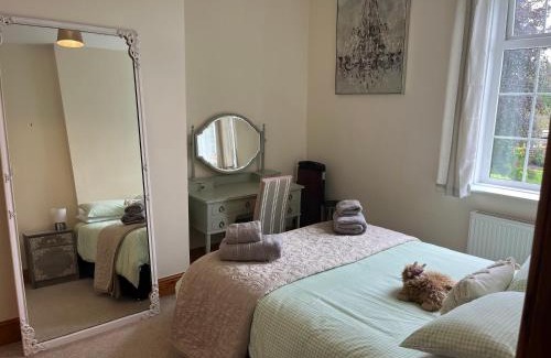 Pudsey House | Steeple View - A two bedroom 18th century cottage.