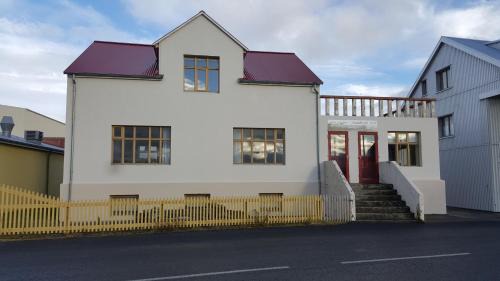 Holmavik House | Steinhúsið