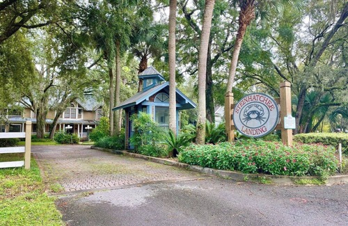 Steinhatchee Cottage | Steinhatchee Landing - Victorian Cottage 9 Upstairs