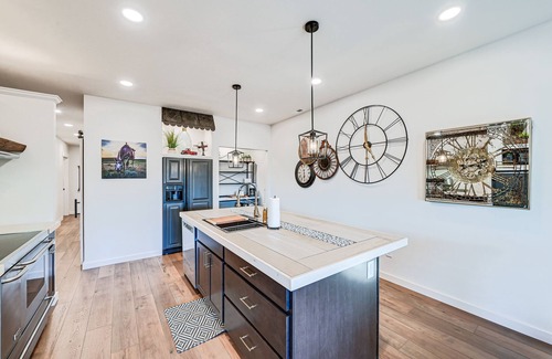 Craig Apartment | Stellar Craig Apartment - Walk to Restaurants!