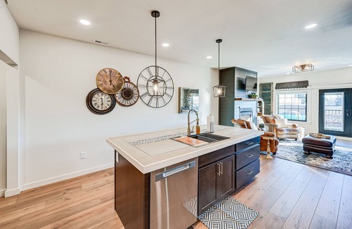 Craig Apartment | Stellar Craig Apartment - Walk to Restaurants!