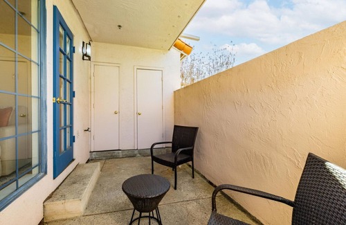 Cupertino House | Stellar Cupertino 2BR w/Pool & Balcony, close to Shopping, by Blueground