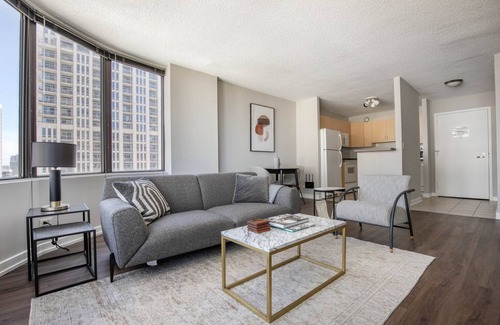 South Loop Apartment | Stellar South Loop 1BR, near CTA Train, Sports & Parks, by blueground