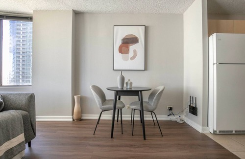 South Loop Apartment | Stellar South Loop 1BR, near CTA Train, Sports & Parks, by blueground