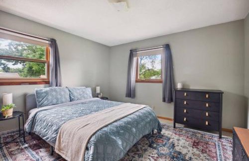 Keewaydin Apartment | Stellar two bedroom home