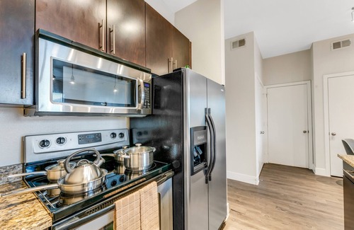 Oak Lawn Apartment | Step into luxury at 4123 Cedar Springs and let your worries slip away