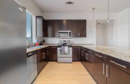 Oak Lawn Apartment | Step into luxury at 4123 Cedar Springs and let your worries slip away