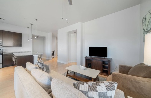 Oak Lawn Apartment | Step into luxury at 4123 Cedar Springs and let your worries slip away