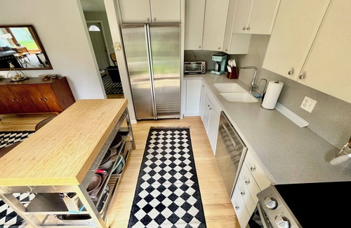 Glen Ellyn House | Step into the Past: Stylish 1970s Mid-Century VRBO for a Vintage Getaway!