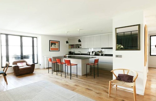 Quartier du Gros-Caillou Apartment | STEP INTO: WHERE CONTEMPORARY ELEGANCE MEETS HOMELY COMFORT- RUE SAINT DOMINIQUE