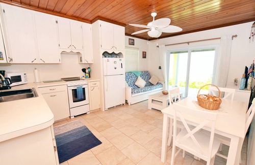 Spanish Wells Cottage | Step off your porch and onto the Beach! 1 Bed/1 Bath Cottage in quiet location