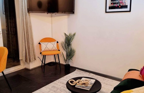 Tower Hamlets House | Stepney Green Gated Area with Parking & Garden
