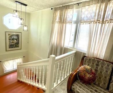 Dover House | Steps 2 Beach - 5 Bedroom 3 Bathroom Villa