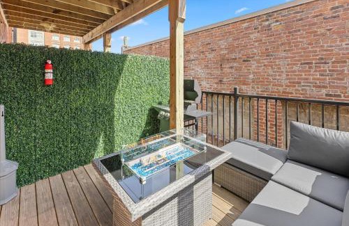 Lockerbie Square Apartment | Steps Away From Mass Ave in Heart of Indy with Balcony