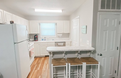 North Carolina Coast Condo | Steps away from Beach- Dog Friendly