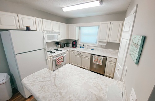 North Carolina Coast Condo | Steps away from Beach- Dog Friendly