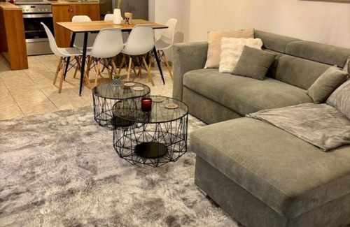 Neos Kosmos Apartment | Steps from Acropolis & City Centre, comfortable stay for up to 7 guests!