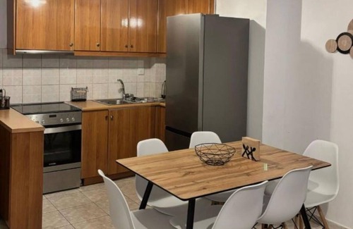 Neos Kosmos Apartment | Steps from Acropolis & City Centre, comfortable stay for up to 7 guests!