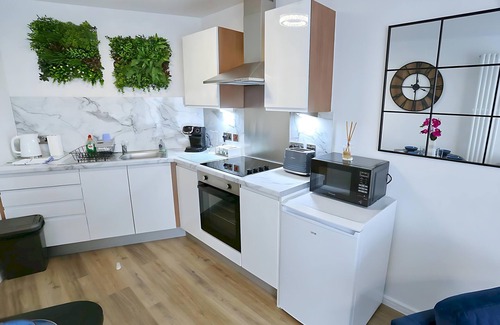Clayton Apartment | Steps from Coop arena & Etihad stadium