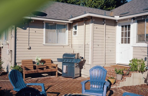 Exeter House | Steps from Downtown Exeter and a short drive to Sequoia National Park