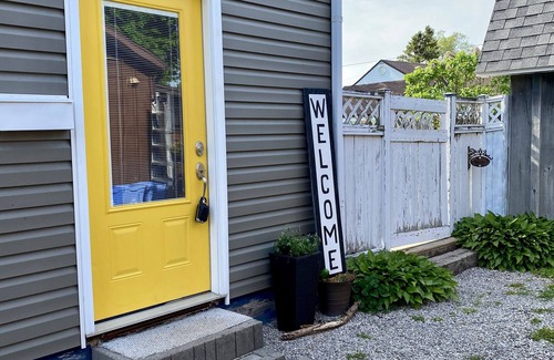 Leamington Cottage | Steps from the Beach, on a quiet street
