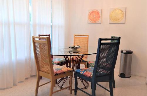 Holmes Beach House | Steps from the Gulf of Mexico II