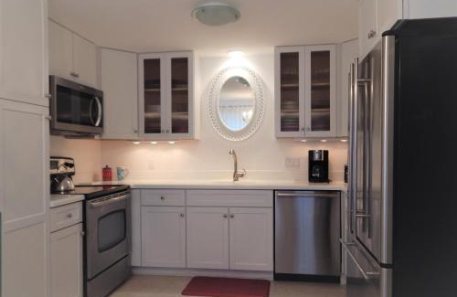 Holmes Beach House | Steps from the Gulf of Mexico II