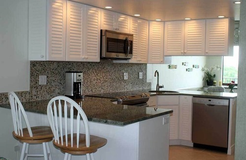 Sanibel Condo | Steps to Beach, Great Rates, Stylish Interior-Sandpebble4B
